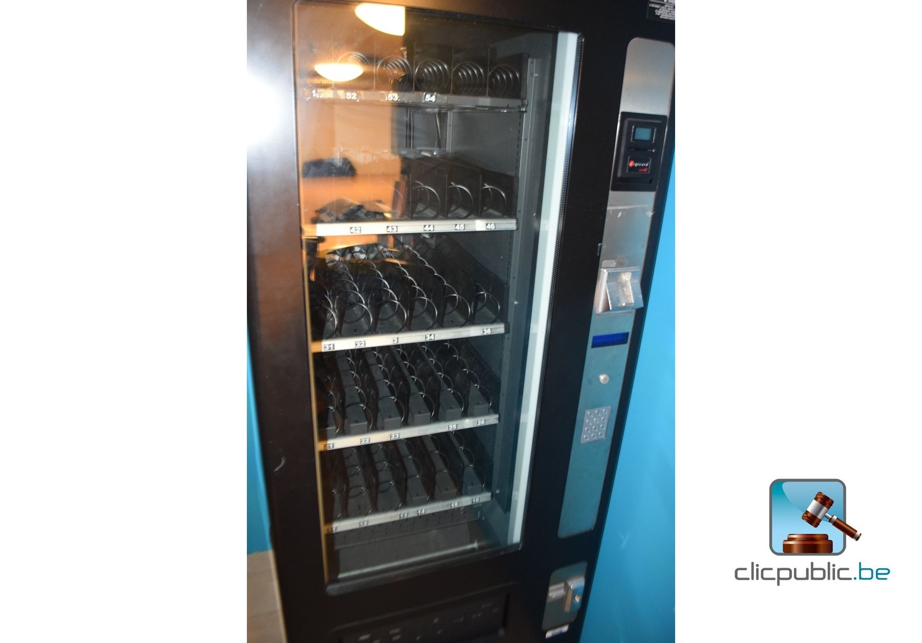 Distributeur de boissons SANDEN VENDO VDi700 et confiserie froide (ref
