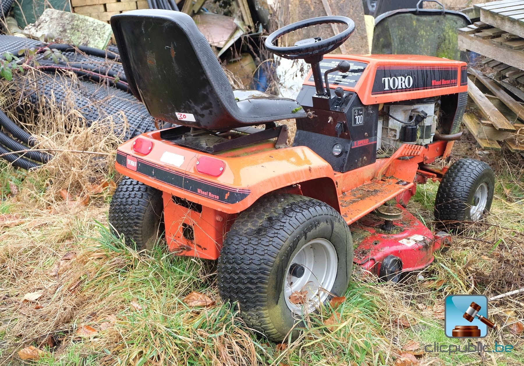 Utilisé Rusty Toro 520 LXI Jardin Tracteur-dash plaque 