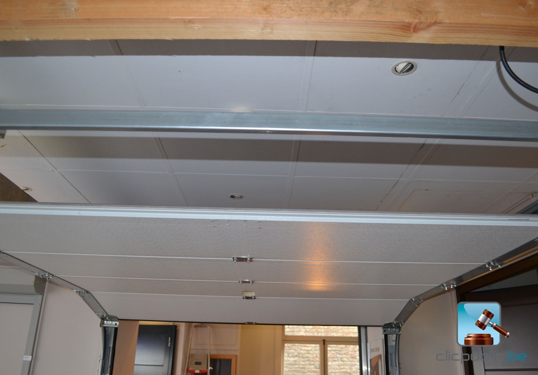 Porte De Garage Sectionnelle Crawford – Modèle D’occasion En Bon état
