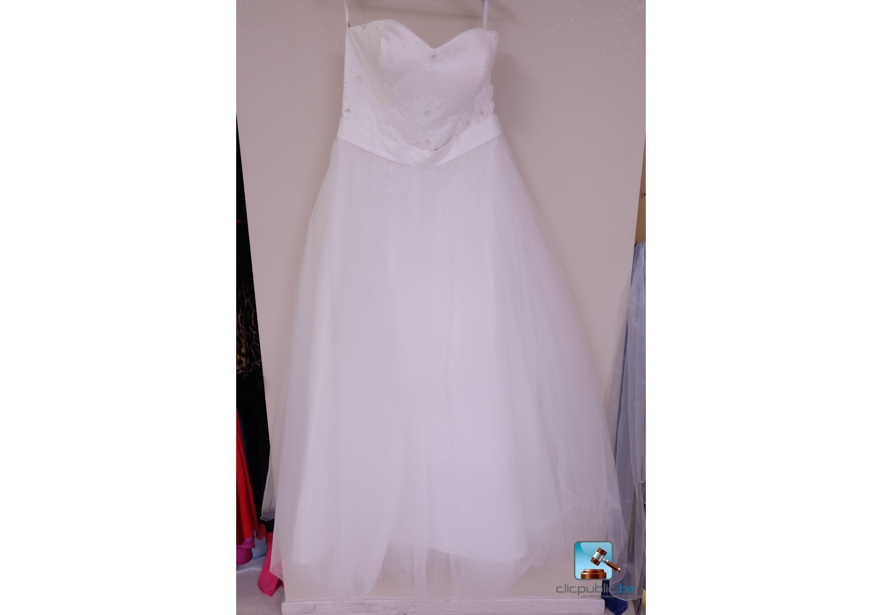 Lot De Robes De Mariee Clicpublic Be Les Ventes Publiques En 1 Clic
