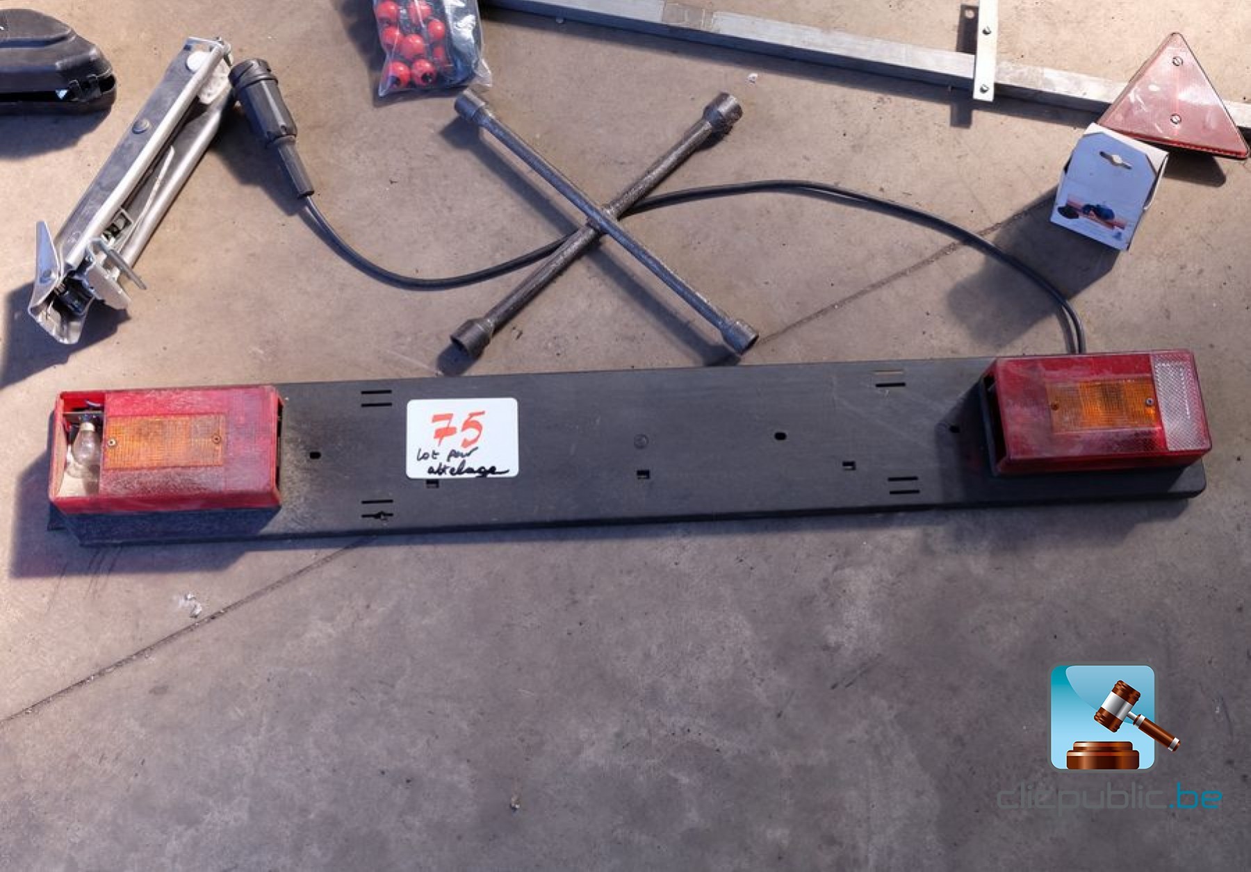 Lot pour attelage Clicpublic.be, les ventes publiques en 1 clic.