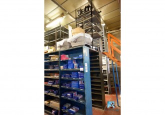 Plattform aus Metall