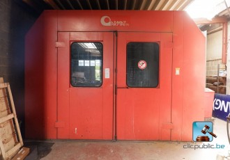 Lackierkabine mit Inhalt