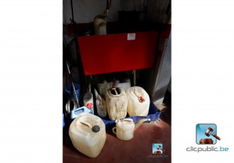 Varia von leeren Dosen