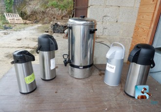 Satz Thermosflaschen