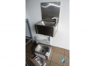 Charge von Waschbecken