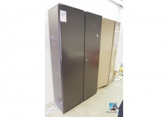 Satz von Metallschränken