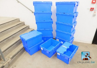 Leere Transportbehälter