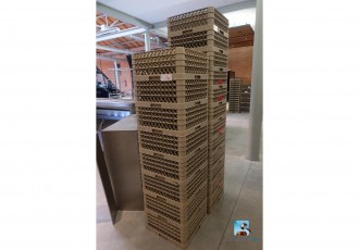 Satz Geschirrablagen