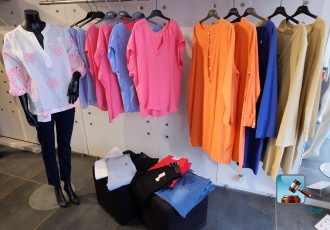 Lot de blouses et de pantalons