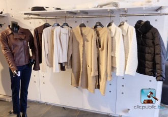 Set van jassen, wapenschilden en wapens