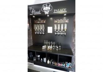 Etagère avec contenu 