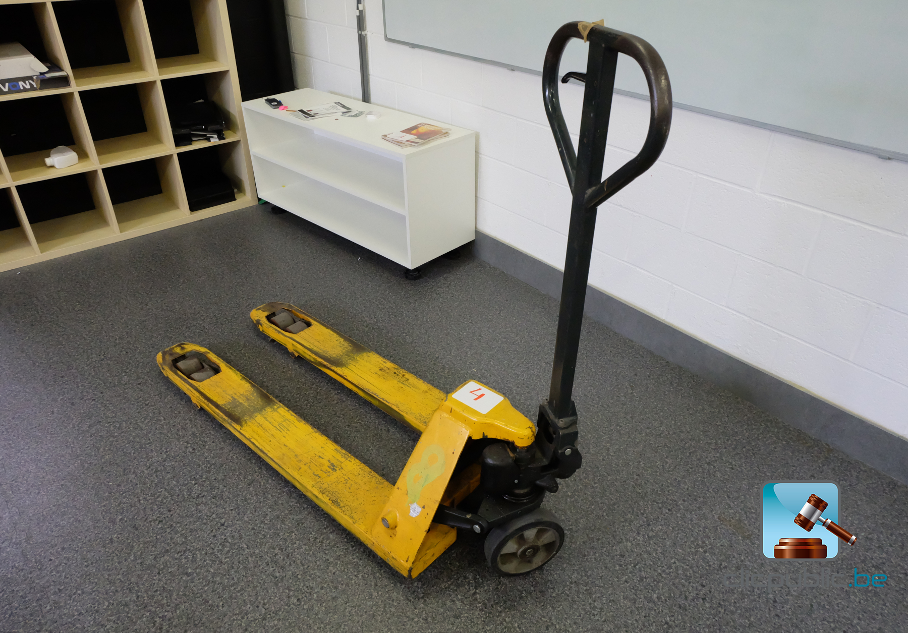 Pallet truck Clicpublic.be, online auctions in 1 click.
